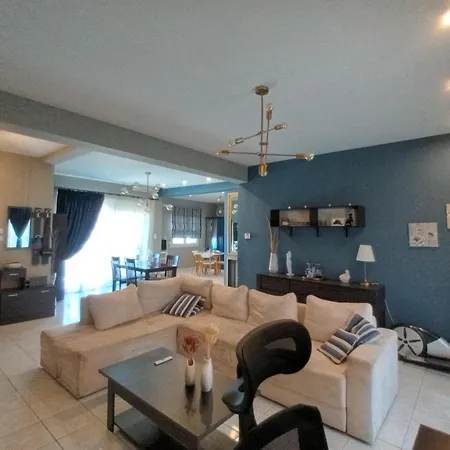 Blue House Apartment *